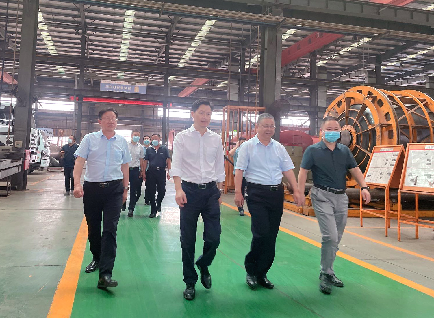市委常委、常務副市長甘國棟一行蒞臨楚勝汽車集團調研